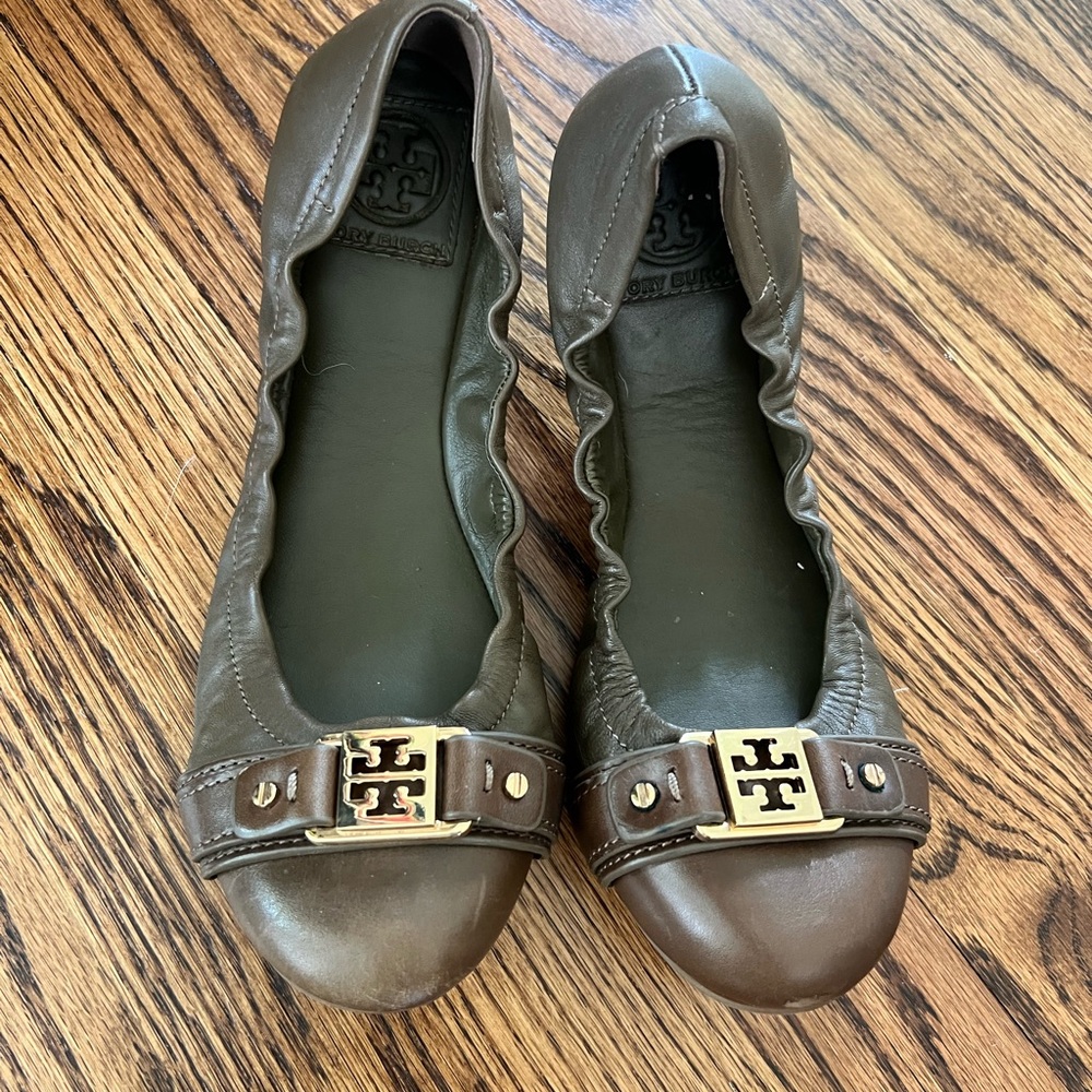 Tory Burch Women's Army Green/Brown Leather Flats
